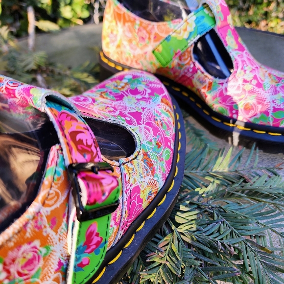 Dr. Martens Polley Daze - Picture 5 of 7